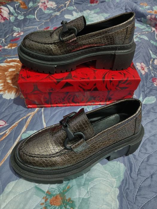 Ayollar Oyoq kiyimlari Turkiya brend