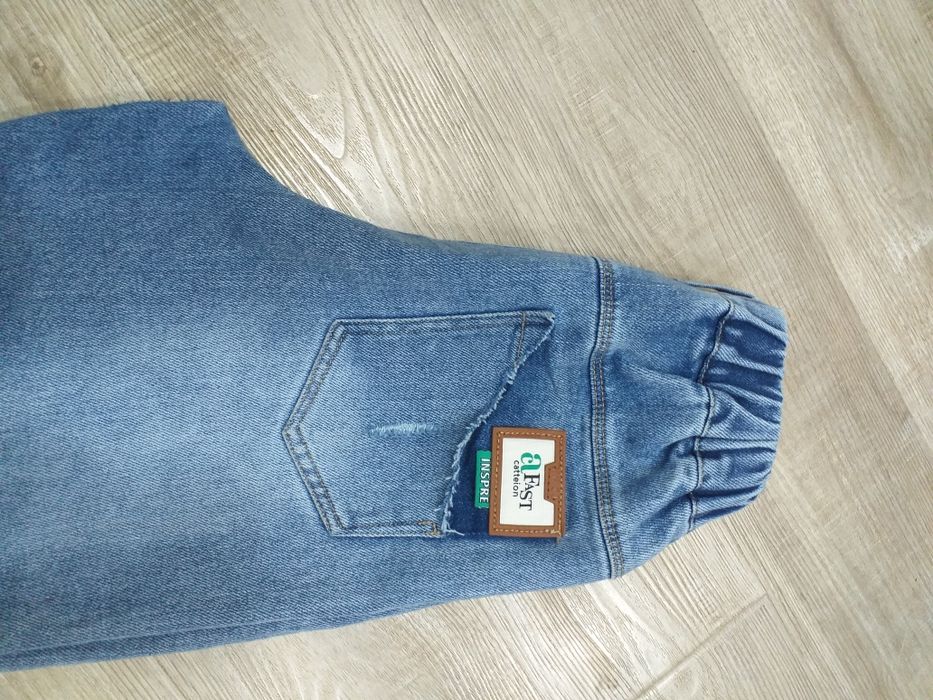 Джинсы для девочек и мальчиков подходят140-146 рост