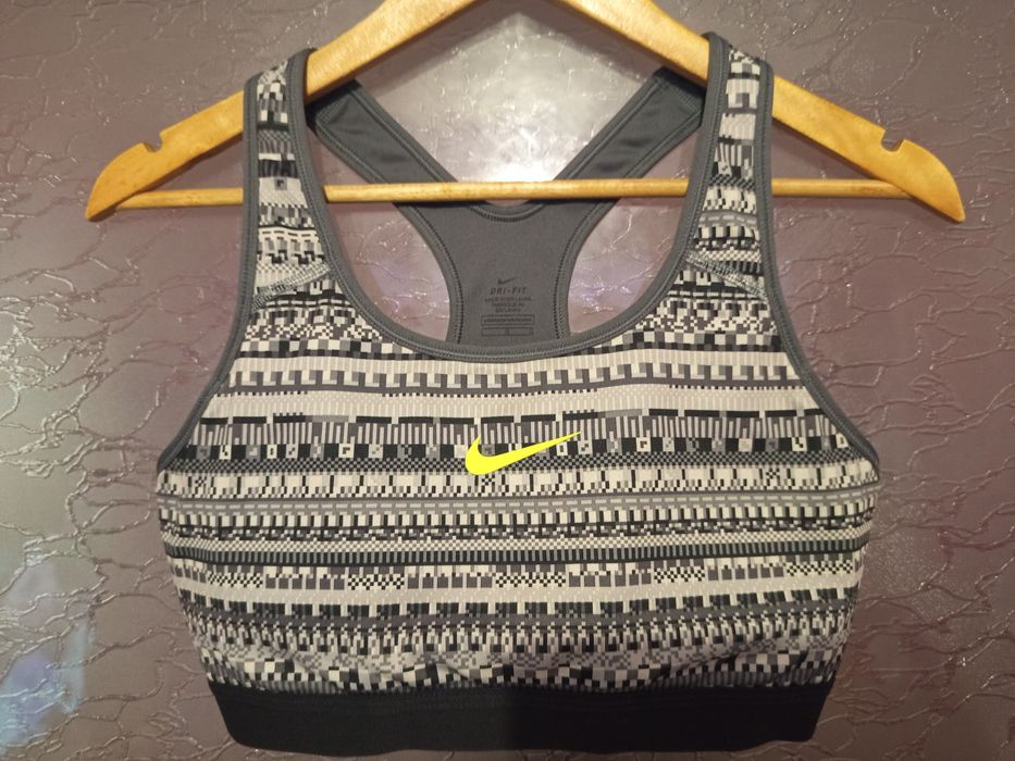 Бюстиета nike и adidas