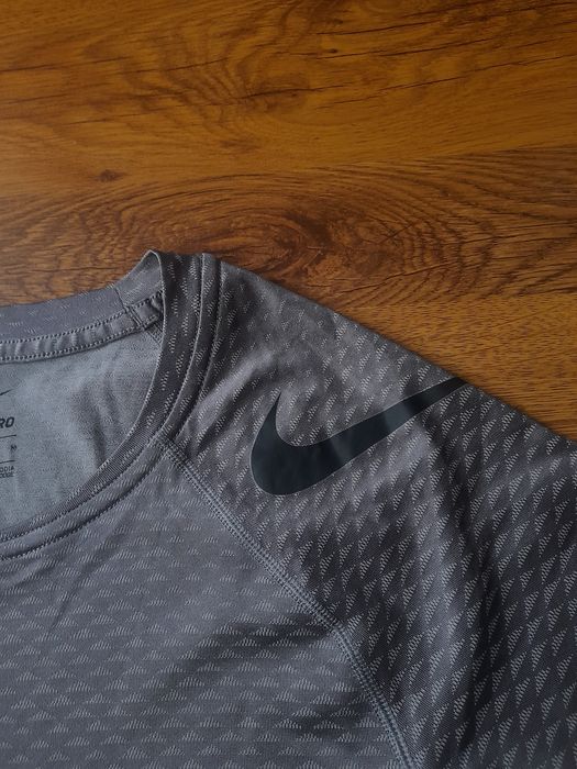 Nike къси панталони и тениска M размер.