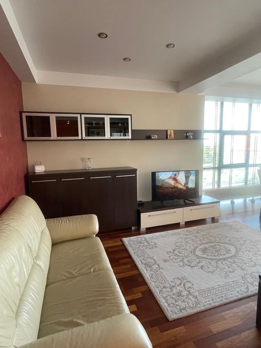 Mobilier la comanda de apartament-modern, in stare foarte buna