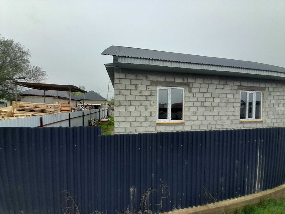 Продам участок с домом не достроен