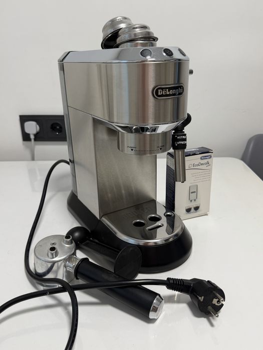 Кофеварка Delonghi EC 685 M серебристый