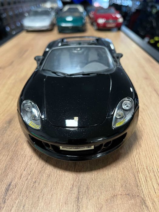BBUARGO колекционерски модел PORSCHE CARRERA GT 2002 г. 1:18 мащаб