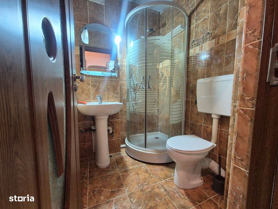 Apartament 4 camere, situat in Targu Jiu, Strada G.ral Christian Tell