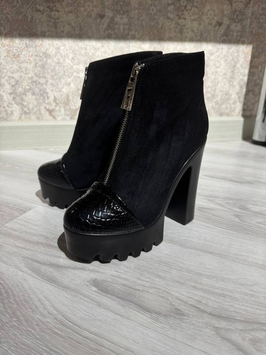 Сапоги женские черные