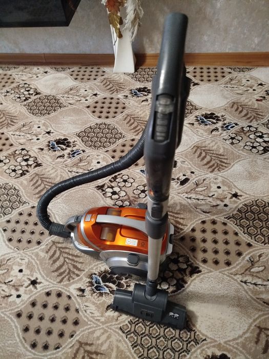 Продается пылесос Лж компрессор со стаканом