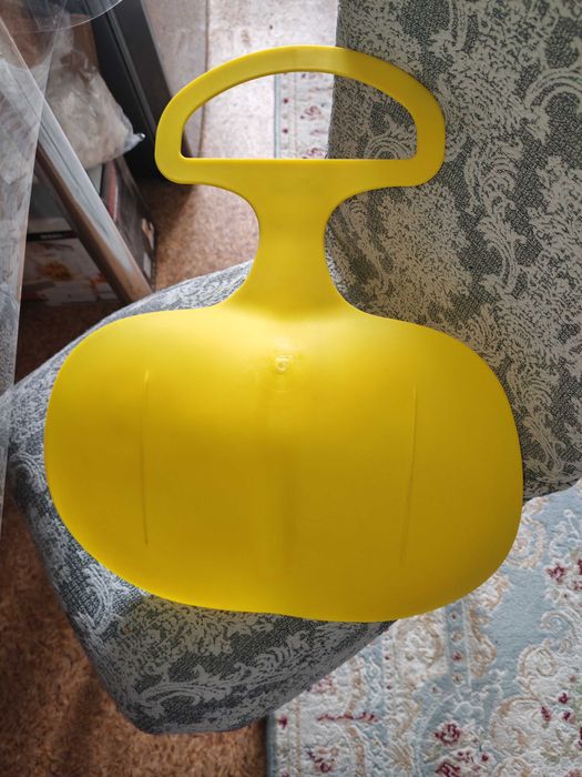 Пластиковые санки.