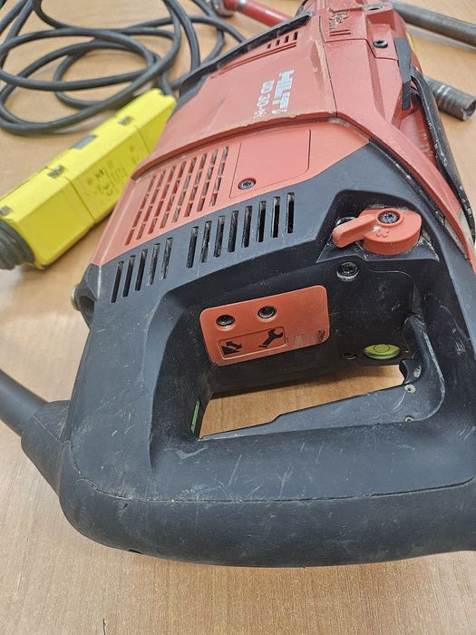 Mașina de carotat Hilti