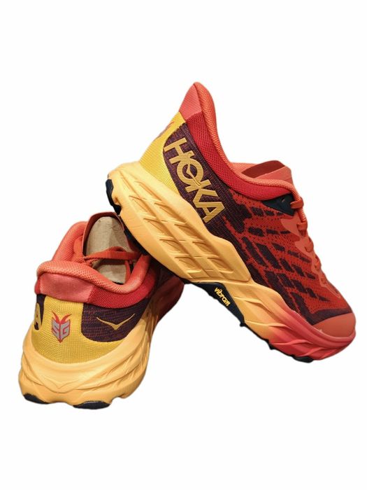 H O K A          Speedgoat 5