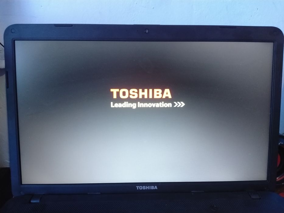 Vând Leptop Toshiba Satellite Pro