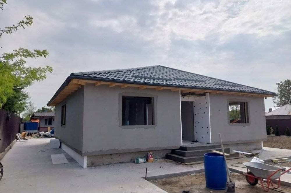 Producători de case din panouri Sandwich termoizolant pe structura metalica Lucram fără avans