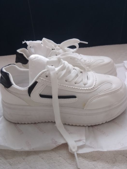 Кроссовки для девочек