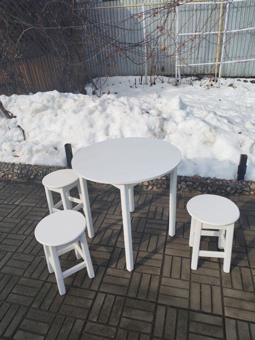 продам стол круглый.