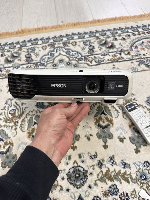 проектор Epson EB-S04