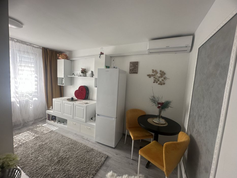 Proprietar vand apartament  micro 19
