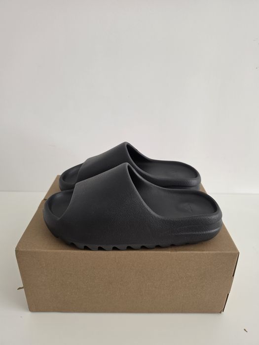 Slapi Yeezy marimea 43