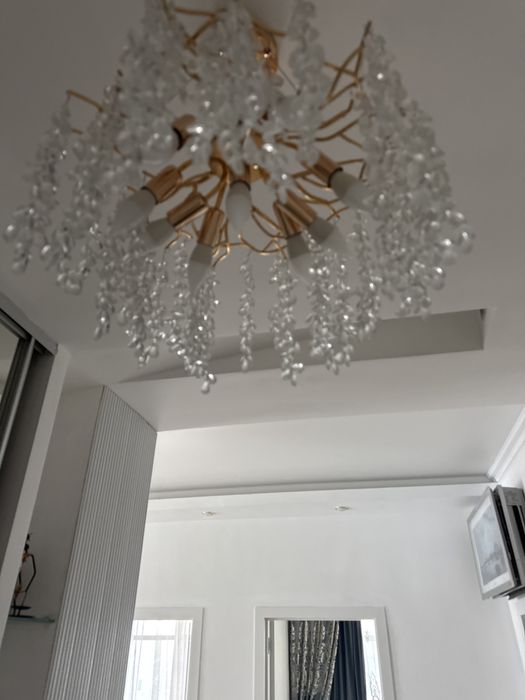 Продам люстура новый