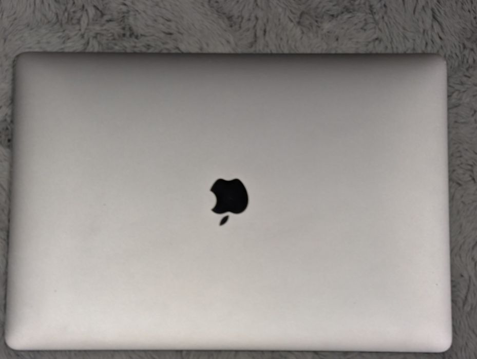 MacBook pro 15 2016 i7 16gb 1TB