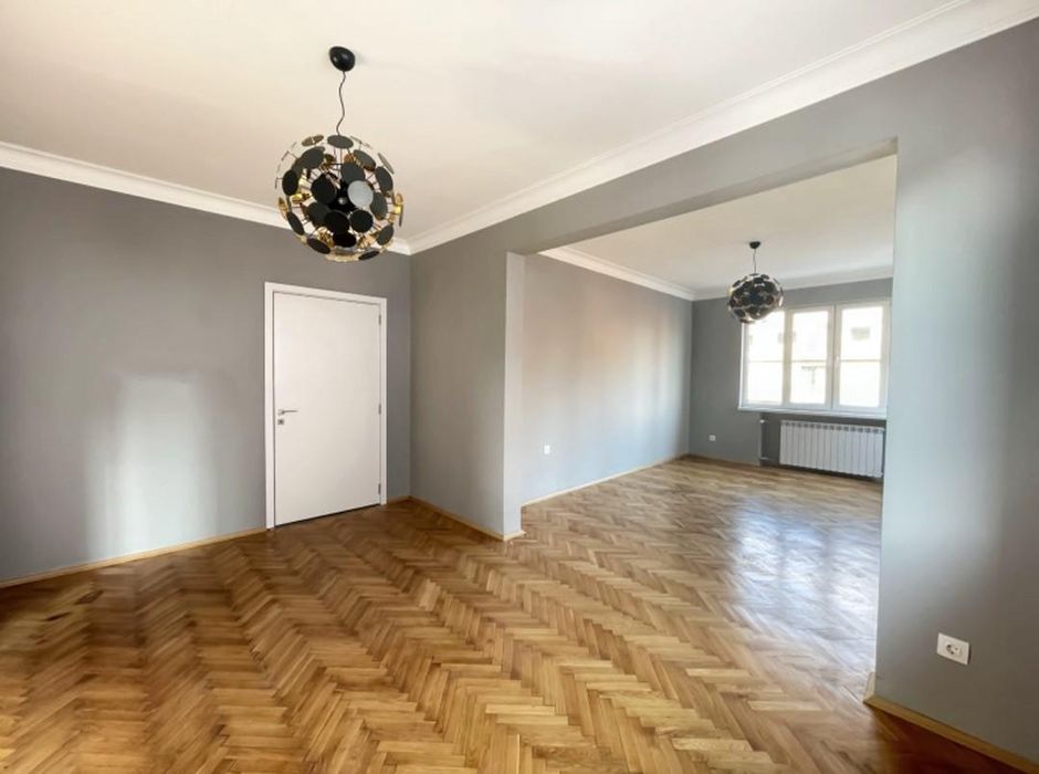 Дава се под наем Тристаен апартамент в София, Център - 110 кв.м за 1500 € - Снимка #1