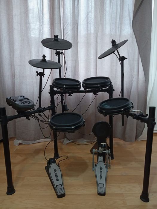Vând Tobe Alesis Nitro