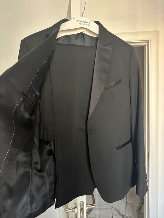 Мъжки официален костюм