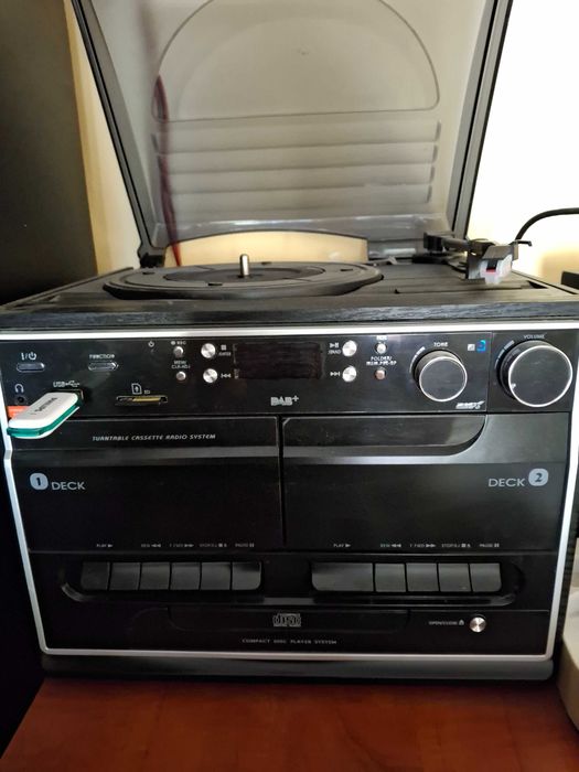 Sistem audio  cu stic ,card, cd ,caseta si picap