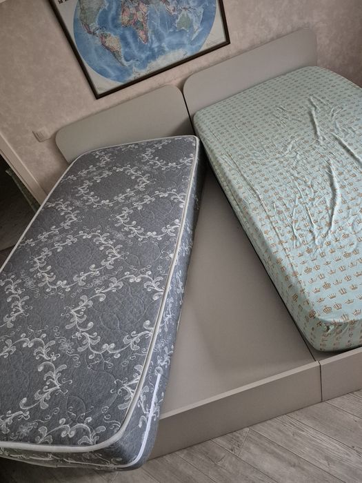 Продам 2 односпальные кровати с матрасами