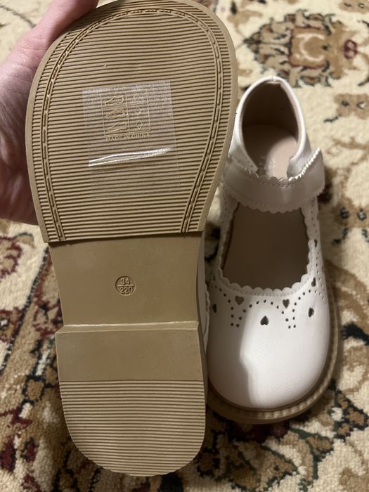 Туфли на девочку 34 р