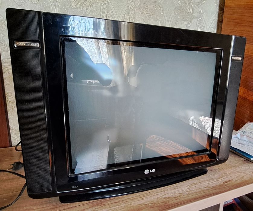 Продам телевизор LG Ultra slim 51cm