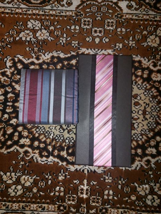 Продам 2 шёлковых галстука за 6000т.