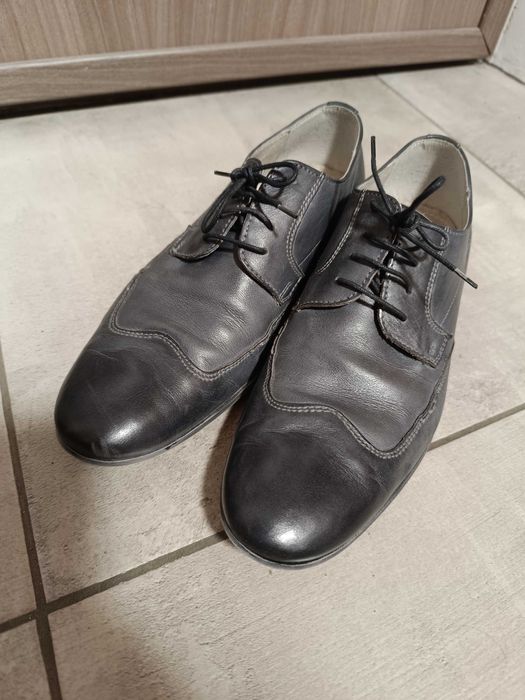 Preț simbolic: Vând pantofi piele naturală gri Nr 41