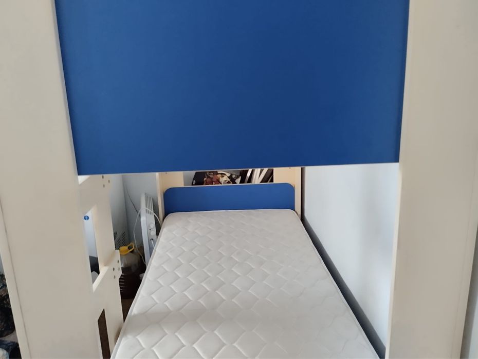 Двухярусная кровать