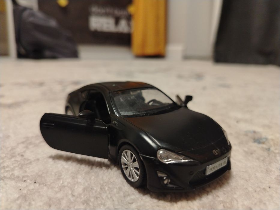 продам игрушечную тойоту