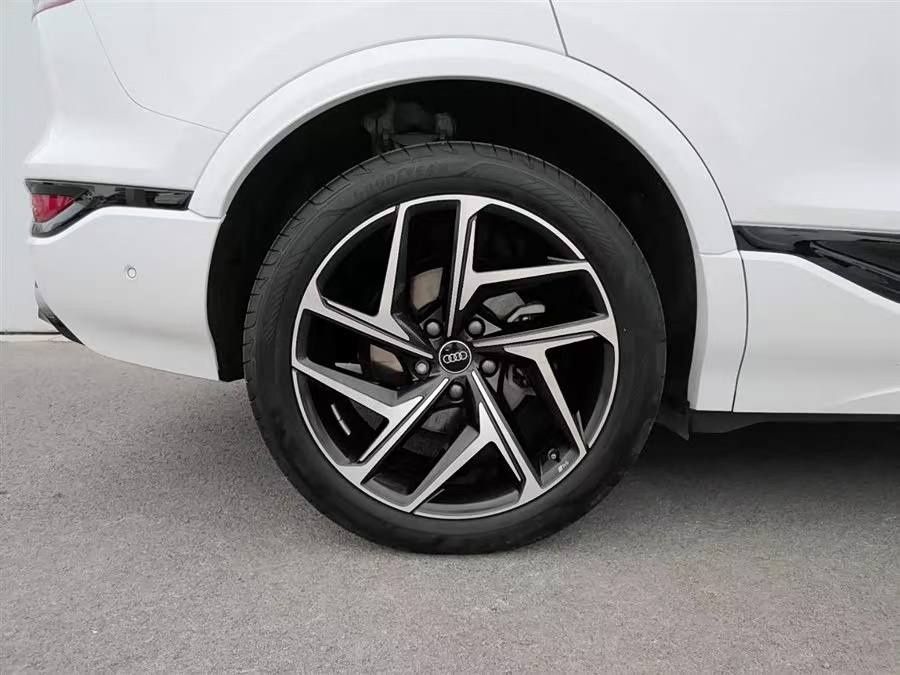 Audi Q6L e-tron 2026 SUV электричка