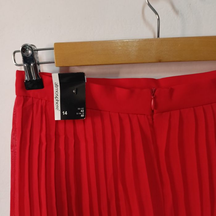 Fustă Plisată Atmosphere – Roșu Vibrant cu Detaliu Bleumarin mărimea S