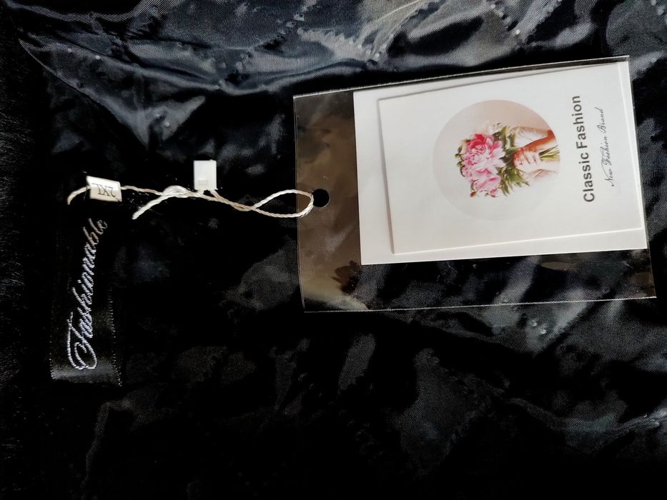 PALTON de blana.NOU,cu eticheta.De dama