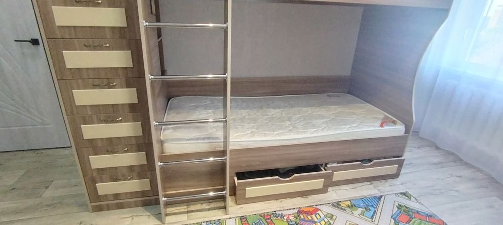 Кровать двухъярусная