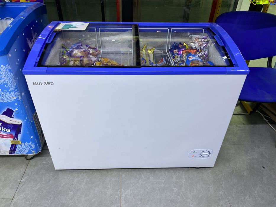 Продам витрина морозильную