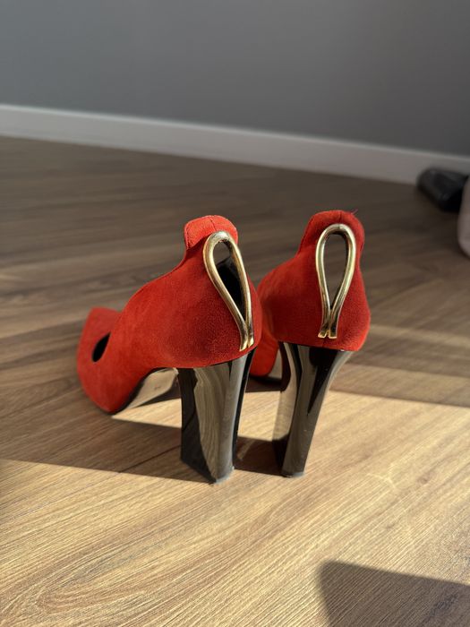 Продам отличные туфли