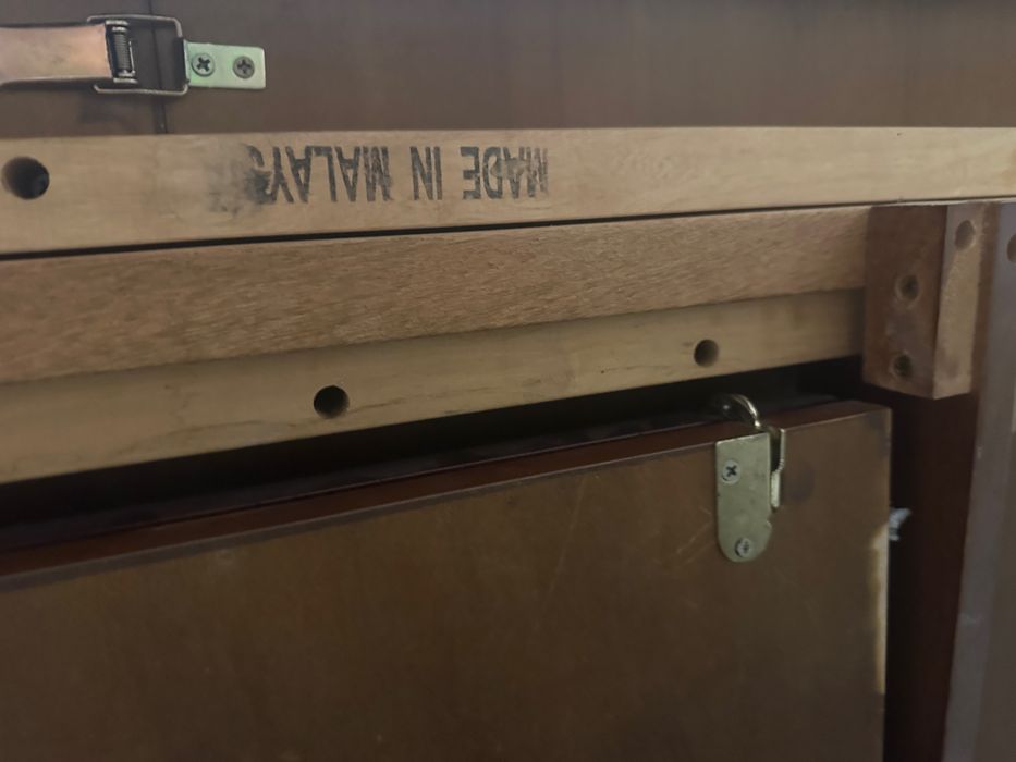 Продам обеданный (гостевой) стол срочно.
