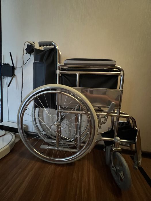 Инвалидная коляска складная новая