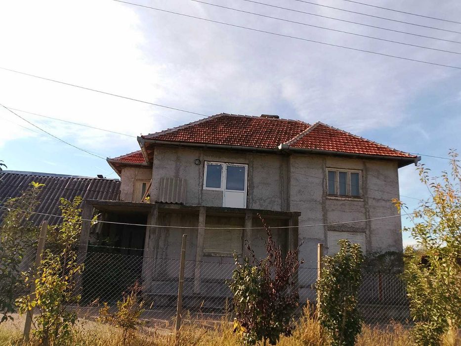 Casa mare de vanzare
