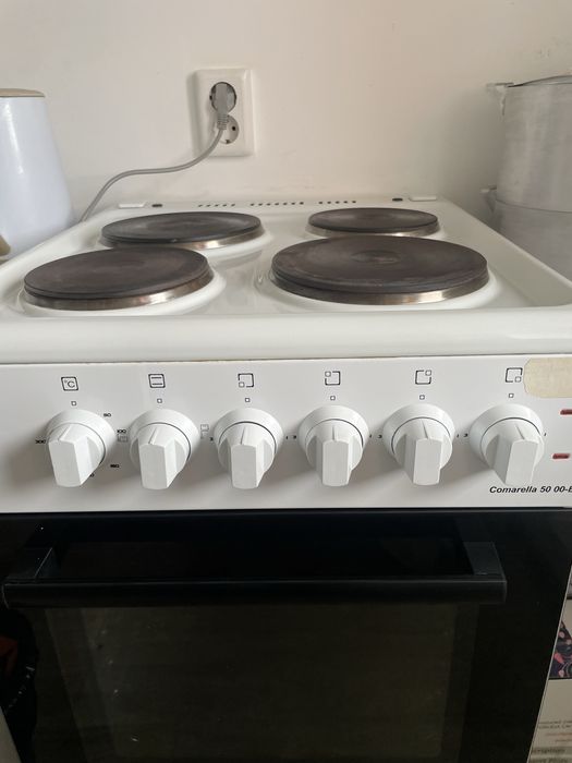 Продам электрическую плиту Comarella 50