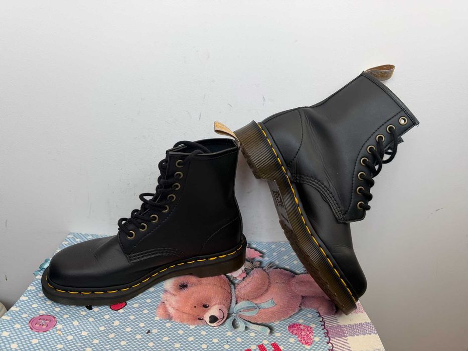 Dr Martens 14045 Black Vegan Leather Black''оригинални боти 38 номер