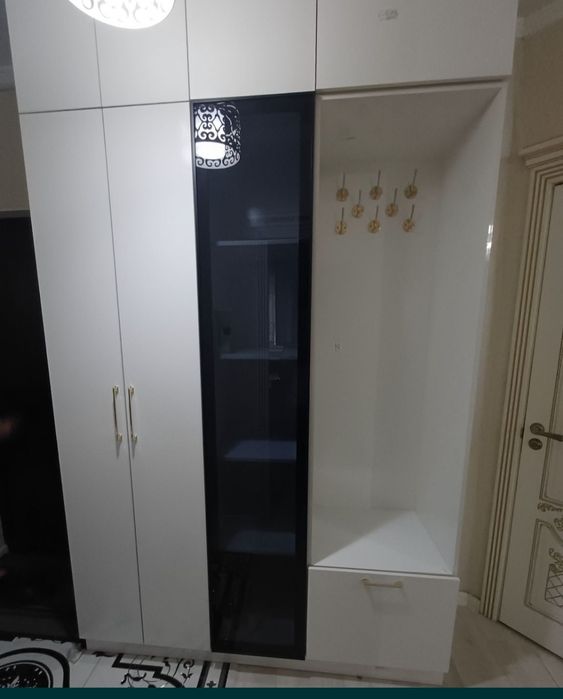 Продается прихожая мебель