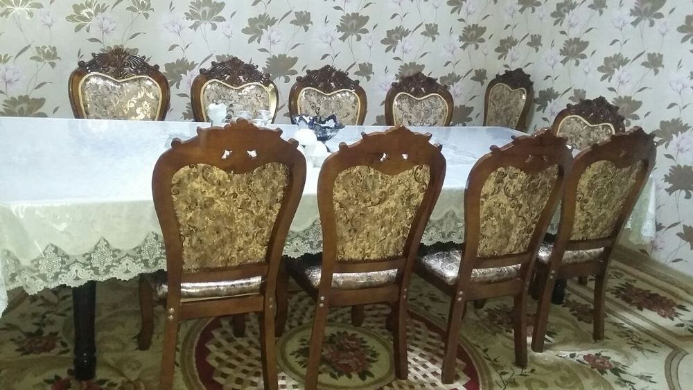 12 kishilik stol stul srochno sotiladi