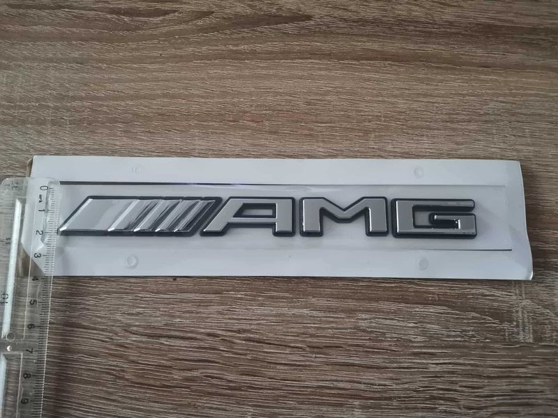 Mercedes Benz AMG сребриста емблема с черен кант