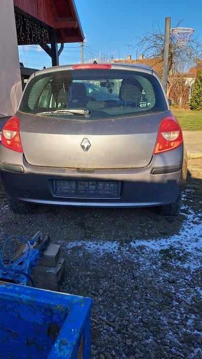 Vand Renault Clio 3 pentru piese de schimb1,5 DCI motor defect