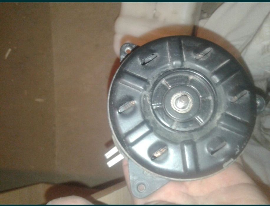 Моторчик вентилятора  радиатора Lexus is300, es300, gs300